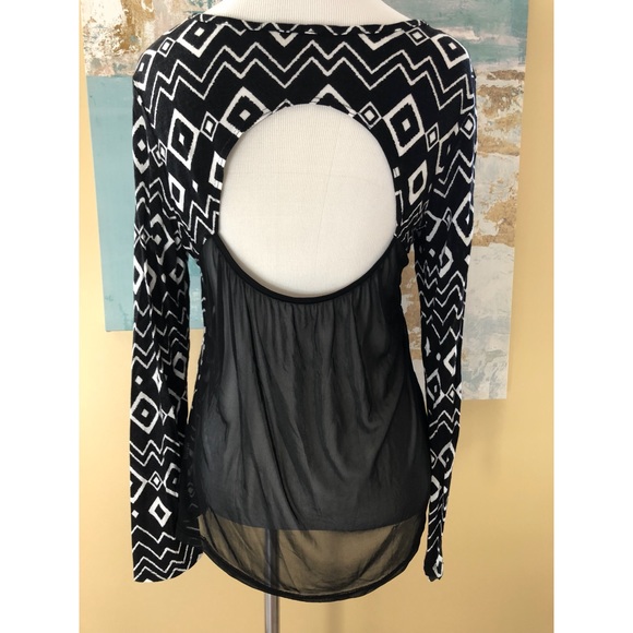 ✨SALE✨ Long Sleeve • OPEN BACK • MESH BACK • SMALL - Picture 2 of 7